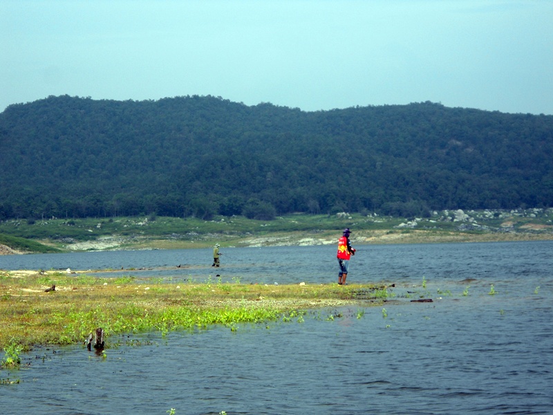 ทางเรือของพี่แดง เล่น ลงเดินตีตามชายฝั่งเลาะเกาะกันครับ  :grin: :grin: :grin: :grin:
