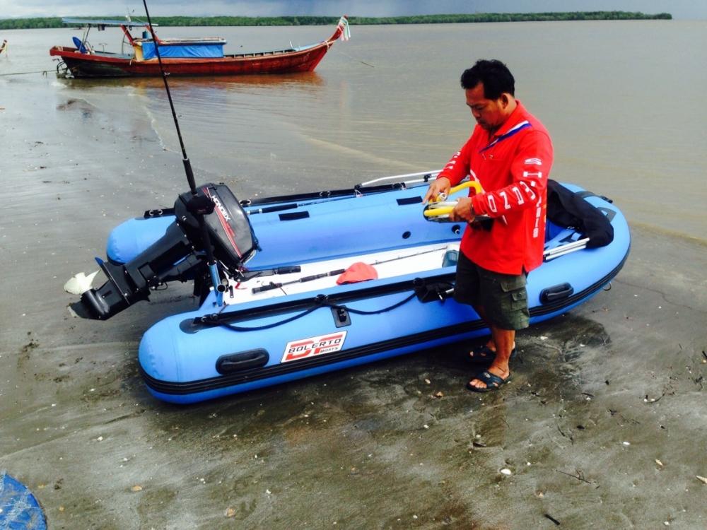 ลงเรือที่เดิม แหลมตะเสะ ถ้ามีเทเลอ ลงได้ถึงริมหาดเลย สะบาย

เตรียมของพร้อม น้ำกำลังลง ลงก็ใช้ได้  