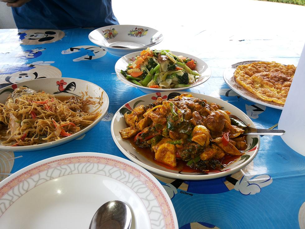  
[center][b]พักทานข้าวเอาแรงใว้ช่วงบ่ายไปลุยกระสูบน้ำไหลต่อ[/b][/center]


[center][b]:umh: :um