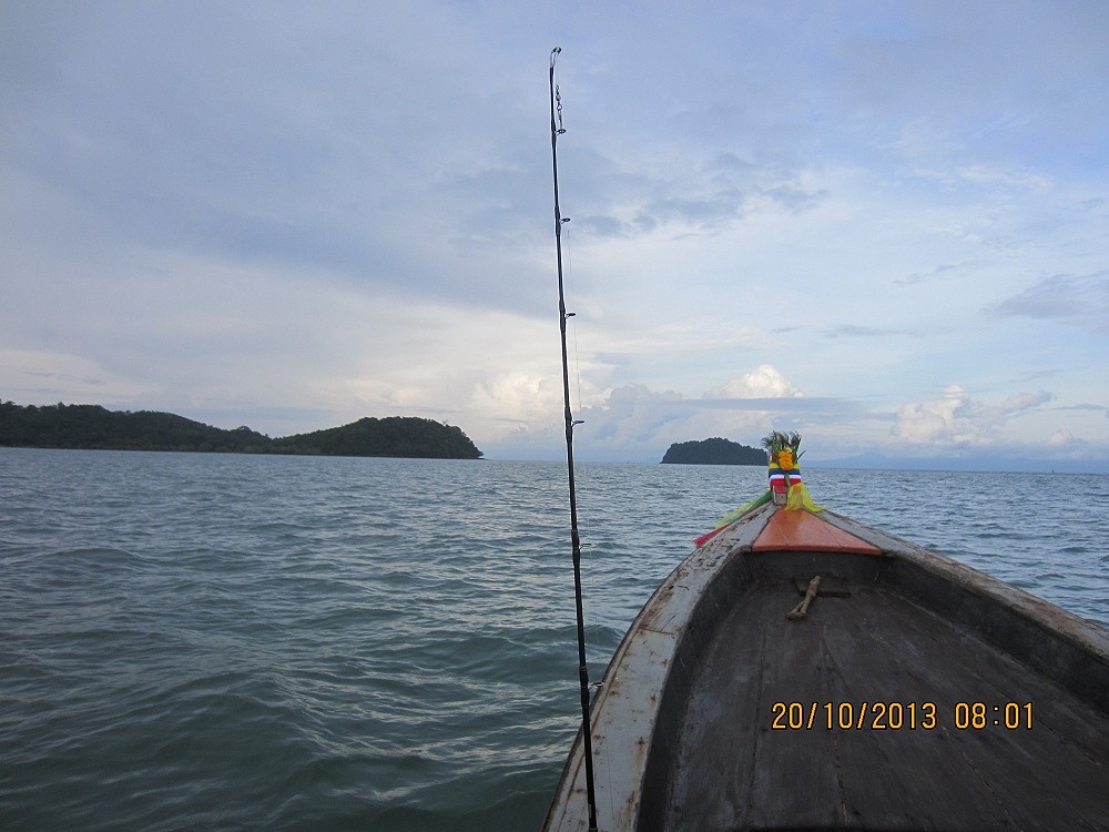 ขวามือเกาะเกียง ซ้ายมือเกาะช้าง ระหว่างกลางเป็นร่องน้ำปลาใหญ่อยู่ตรงนี้แหละ !!!