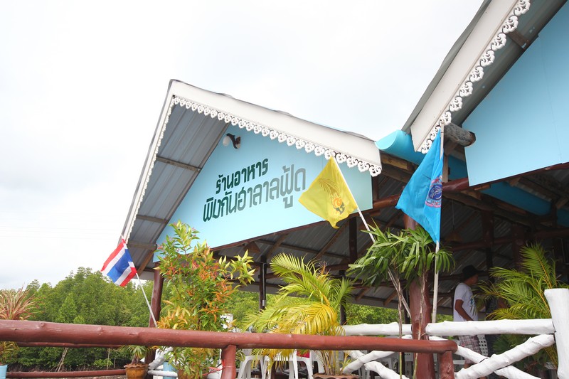 พักทานของว่างดื่มกาแฟกันที่ร้านนี้ก่อนค่ะ