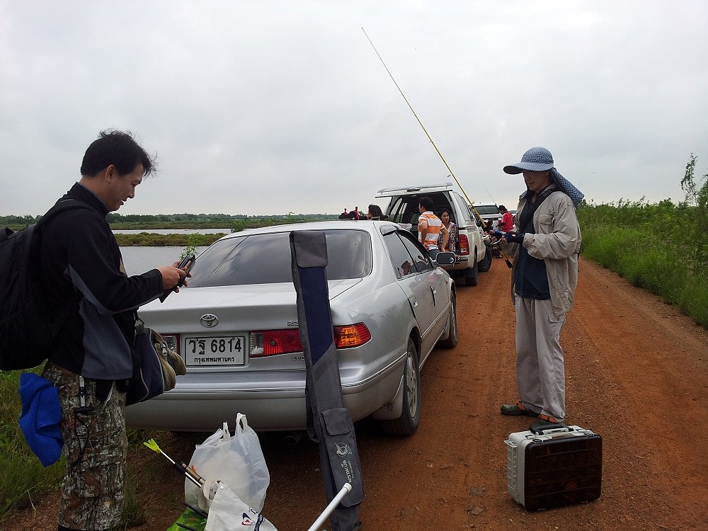 วันนี้น้าตี๋ Nfuu(คนซ้าย)พาแขกพิเศษมาด้วยครับ
น้าโต้ง Rapala(คนขวา) ได้รับความรู้เรื่องเหยื่อมากมาย