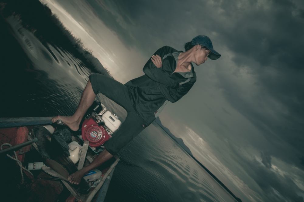  [center][b] ท่าขับเรือชิวเนอะ... :laughing: :laughing: :laughing: