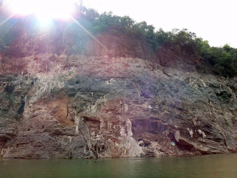  แวะมาจอดรอเรืออีกลำที่หมายนี้ โซน่า เห็นปลาเต็มไปหมด เลยเอาสปูนลองมาปั่น สรุปเงียบกริบ  :laughing: 