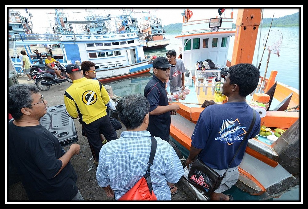 บรรยากาศก่อนลงเรือ :laughing: