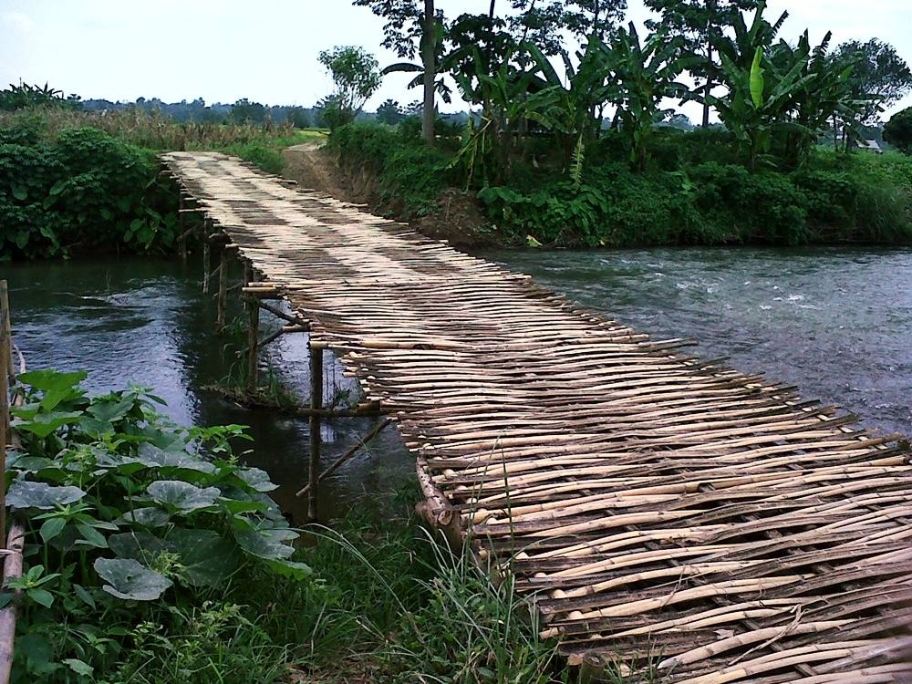 เดินมาจนถึงสะพานไม้ไผ่สานอดถ่ายรูปมาฝากไม่ได้ สวยงามสุดคลาสสิค  :love: :love: :love: