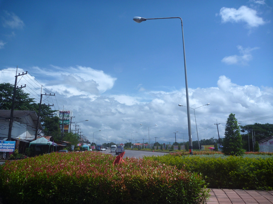  [center]เผลอแป๊บเดียวเพลินจนใกล้เที่ยง ขับรถออกมาหน้าเมืองหาอะไรทานกันครับ[/center]