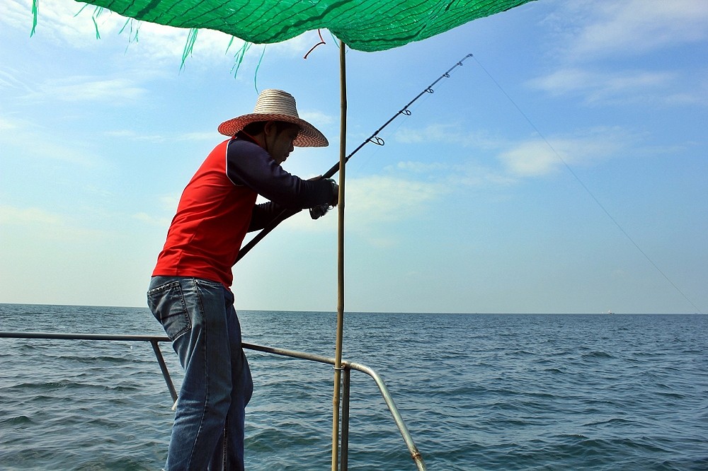 ท้ายเรือโดนก่อนเลยครับประเดิมตัวแรก :laughing: :laughing: