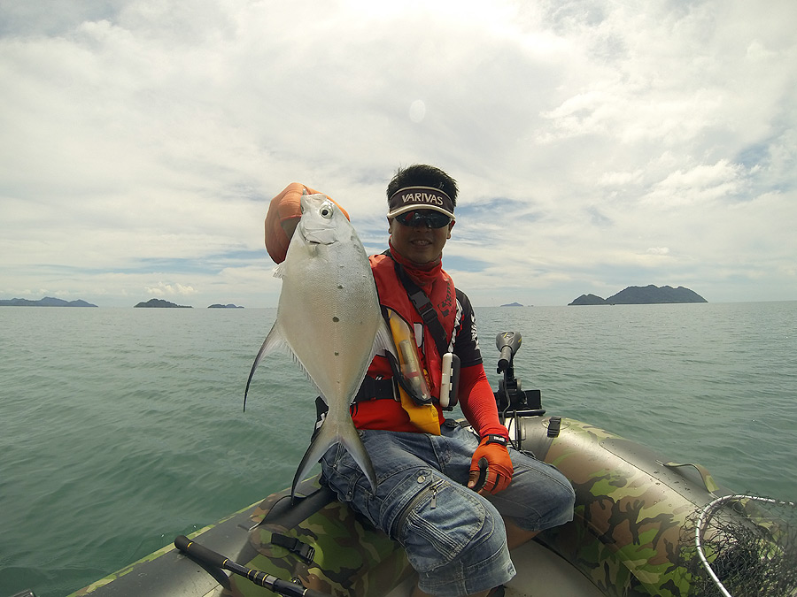  [center][b]ปลาล่องลม[/b] ล่องลมจุด กะมงดวง Small-spotted Dart

เจ้านี่ชอบเหยื่อ sink ตัวเล็กๆ[/ce