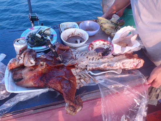  :cheer:พักยกทานหมูหันดีกว่า...หมูตัวเดียวทานกันไม่หมด...เสียดายตายเลย :cheer: