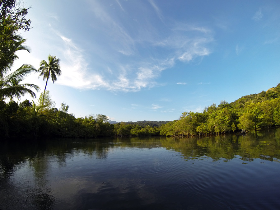 [center]หลังจากแนวผาเราขับเรือออกไปยังไม่รู้ว่าจะไปไหนดี แวะเล่นได้อีกที่เดียว จึงต้องเลือก เพราะต้อ