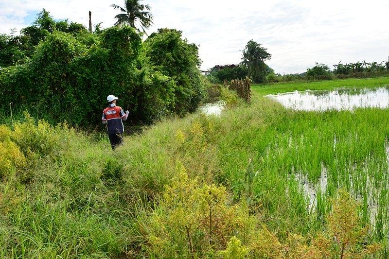 แกเดิน..เข้าไปด้านใน    :cool: :cool: :cool: