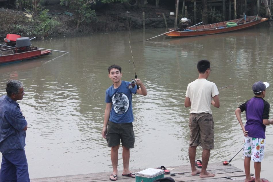 เออ เกี่ยวเปลือกหอยขึ้นมายังจะโซว์อีกนะเพื่อน. .  :laughing: :laughing: