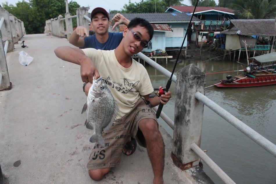 ถ้ามาพักที่รีสอร์ทแห่งนี้ เบื่อๆก็ลองมาตกในคลองดูได้นะครับ  :laughing: :laughing: