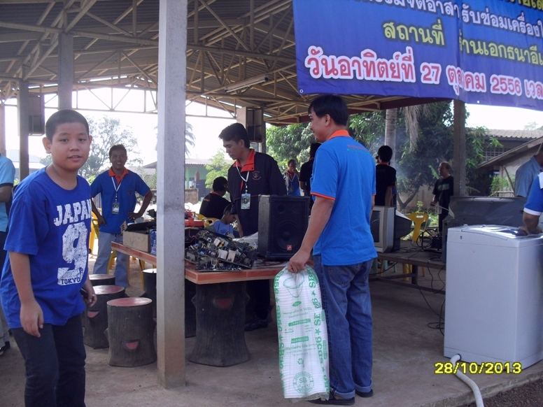 ต่างคนต่างเดินทางจุดนัดหมาย โรงเรียนกบิทร์วิทยา รถที่ชุดของผมไปออกที่บางนาเวลา ตีห้าครึ่ง กว่าจะไปถึ