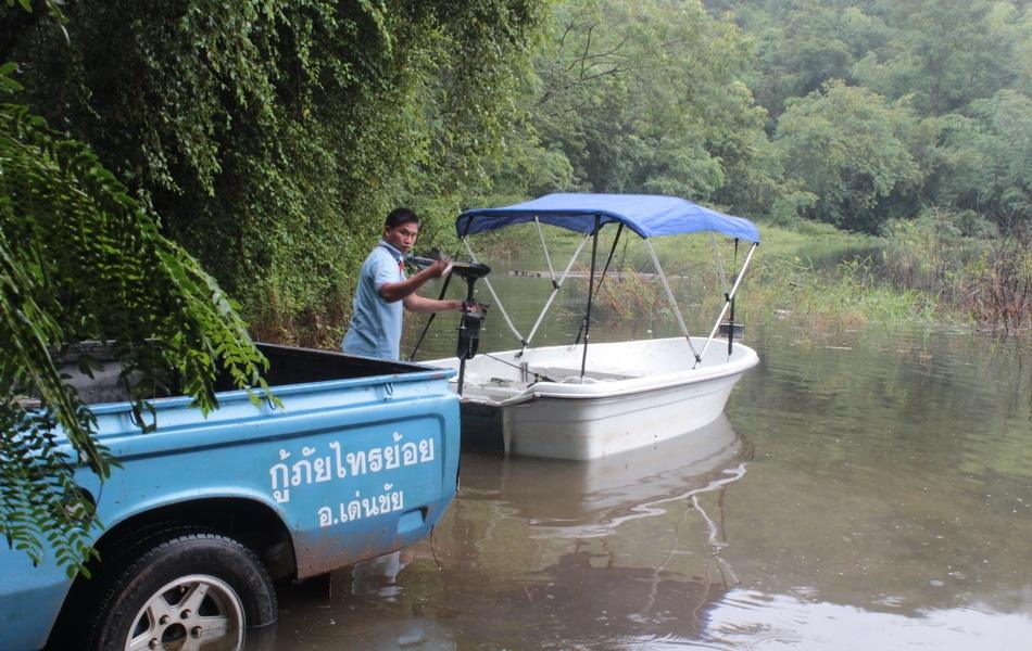 วันนี้ มีคนขับเรือ และ ถ่ายรูป คนเดียวกัน ใช่มันให้คุ้มงานนี้  :cool: