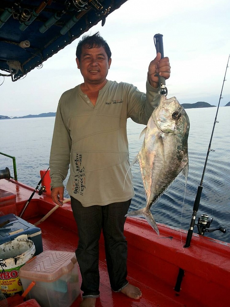 ไต๋ย้ายหมายอีทีเจอฝูงปลาโฉมงาม ฉวยรอบลำเรือพันสายกันนัวเนืยไปหมดเลย