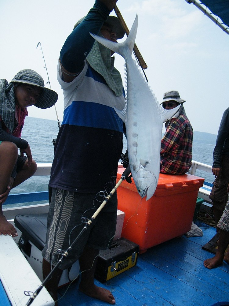 สละท้ายเรือขึ้อมาหลายตัวครับ แต่ตากล้องอยู่หัวเรือเลยเก็บภาพมาไม่ครบ  :laughing: :grin: :grin: :grin