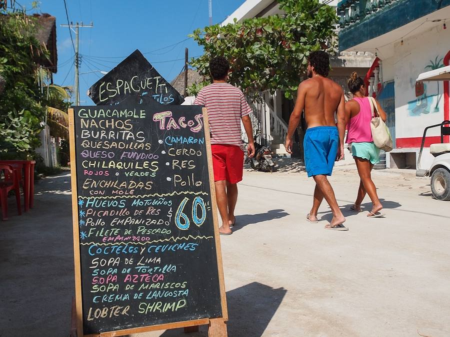  เมนูอาหารครับ ร้านอาหารริมทางครับ
มีพวก บุริโต้  เอมพานาด้า Sopa ก็ ซุป ครับ :grin: