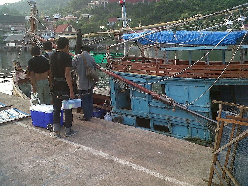  [center] [b] ขนของลงเรือฮ่ะ [/b] [/center]