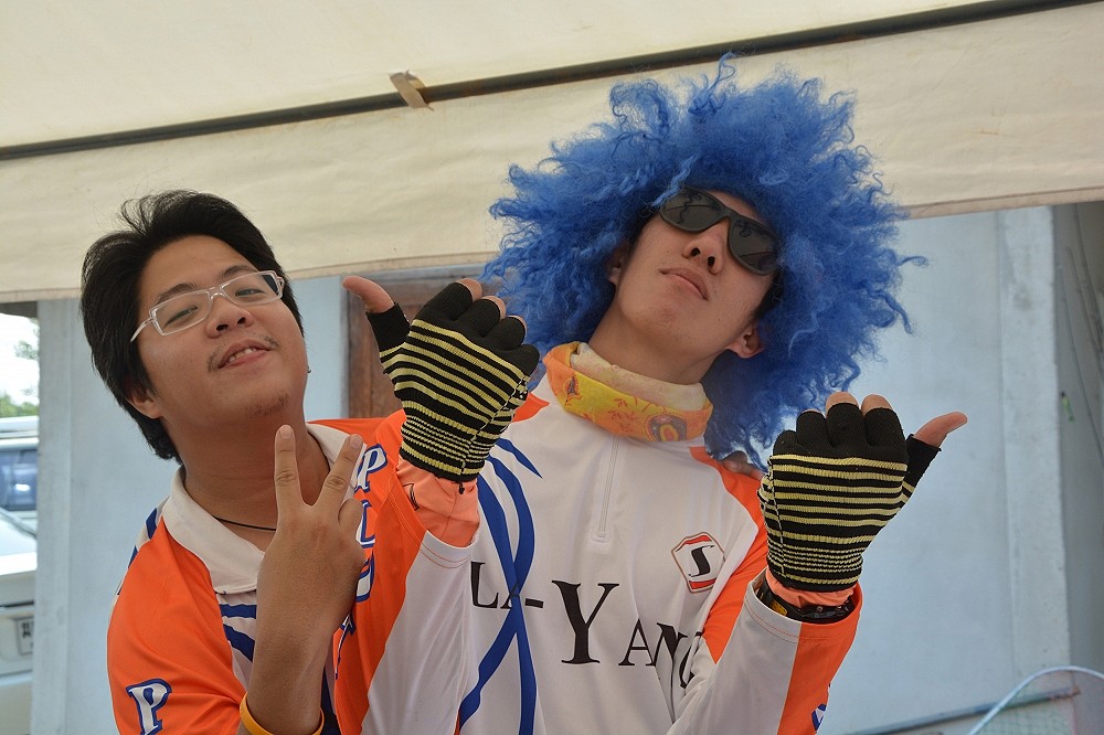 [b]สองคนนี่ น้าแดงปลายาง กับ น้าเพชรปลายาง ได้ปลากันแล้ว เวลานี้ก็สบายๆแล้วครับ [/b]
 :laughing: :l