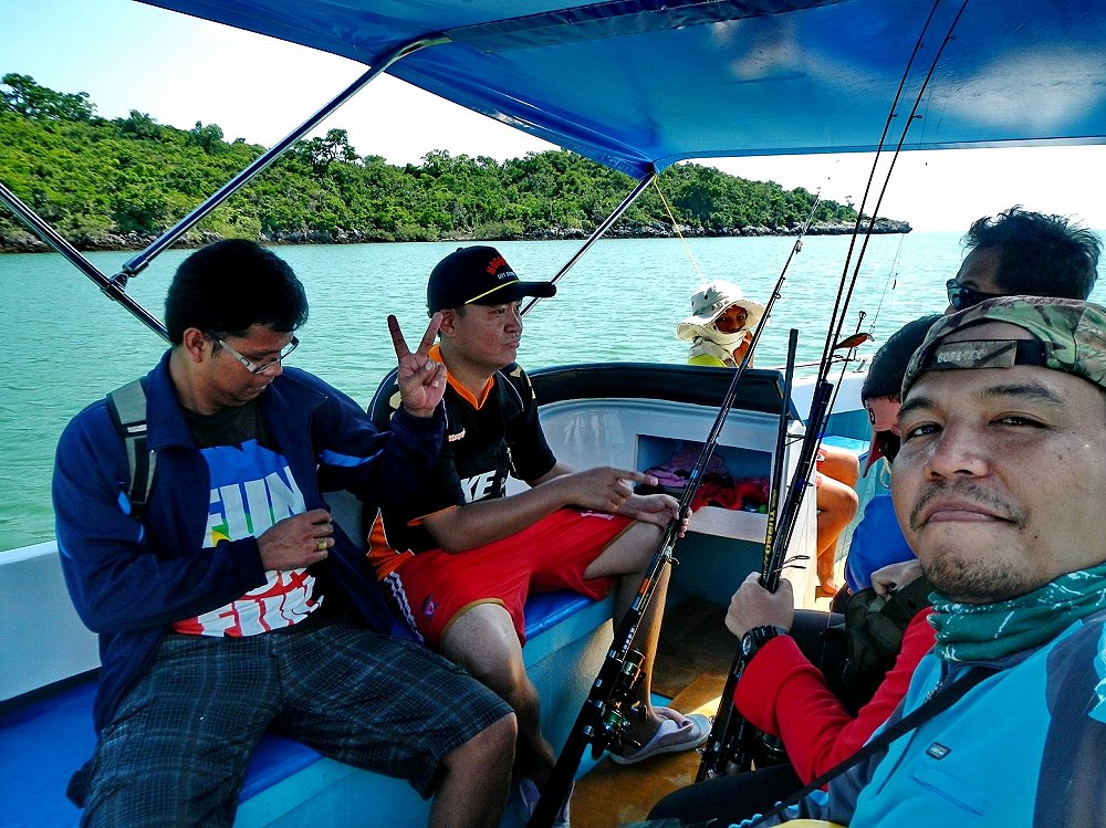 [q][i]อ้างถึง: tomfishingman posted: 02-11-2556, 19:50:24[/i]

สุดติ่งครับ...ตามชมตามเชียร์ด้วยคนค