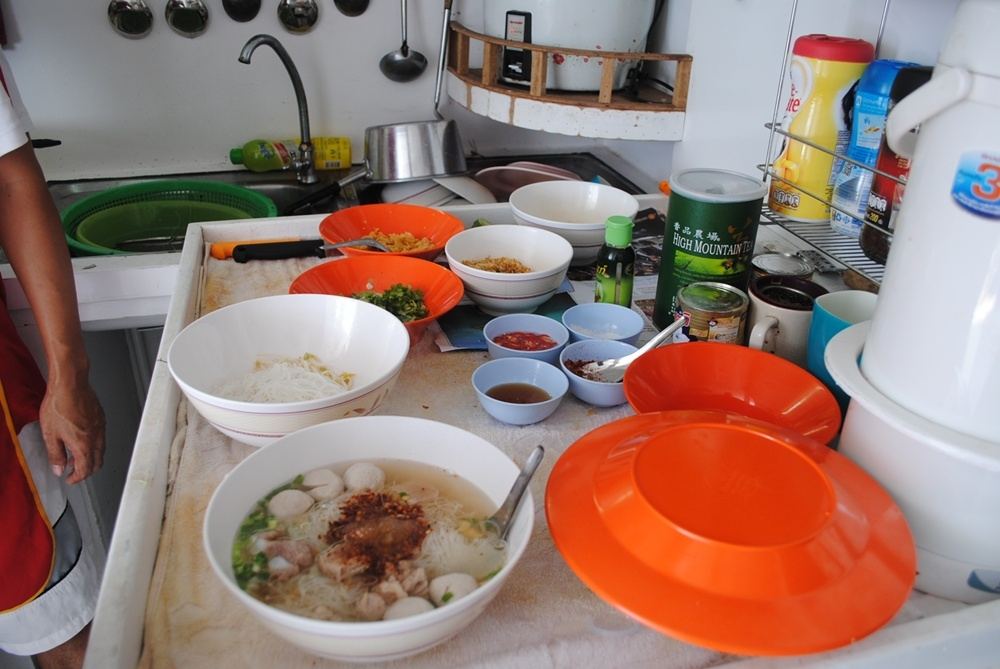 ก๋วยเตี๋ยว  กลางทะเล     เอากับเขาเข้าไป     มีข้าวมันไก่ด้วยนะ  เเต่ลืมถ่ายมา :grin: