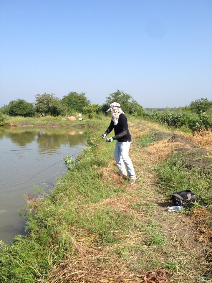 น้าจุ๊ เดินมาถ่ายรูป ลุงวิช ปลาดันกัด ชะงั้น :smile: :shocked: