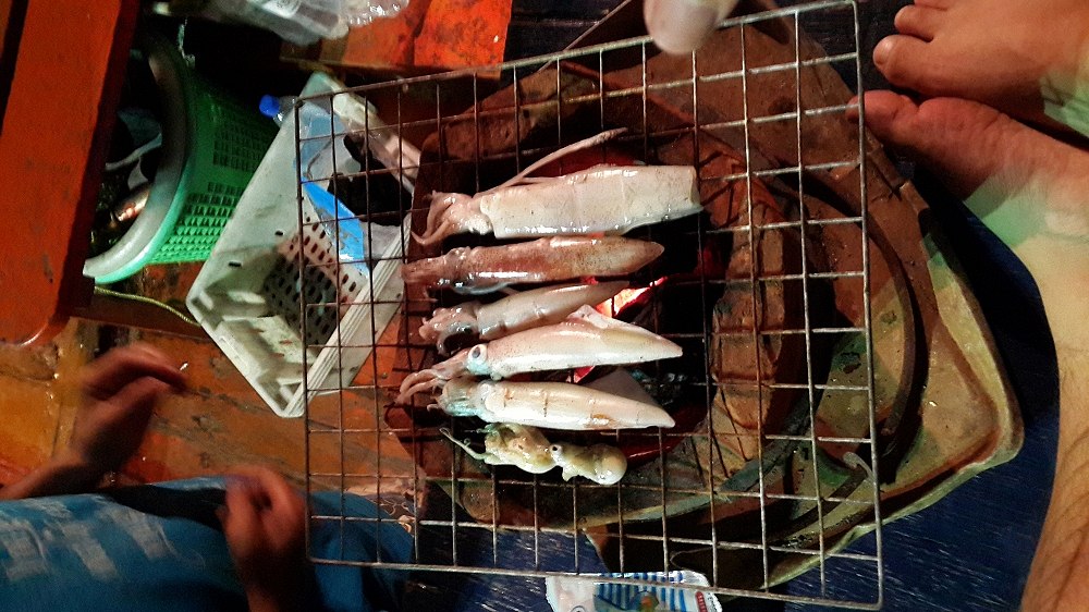 ย่าง หมึก กินกัน แล้ว  ฮาๆๆๆๆๆๆๆๆๆ :umh: :umh: :umh: