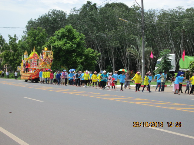 .....ปิดท้ายด้วยงานบุญ งานชักพระของทางตรังครับ
....ทำบุญซ่ะบ้าง ก็ดีเหมือนกันอ  :prost: :prost: