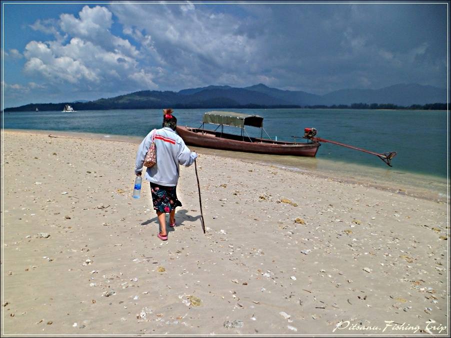 
 [center]เรือที่เอามาก็เป็นของแผนกเรือการท่าเรือเล็ก  ที่พ่อผมประจำการอยู่ครับ [/center]