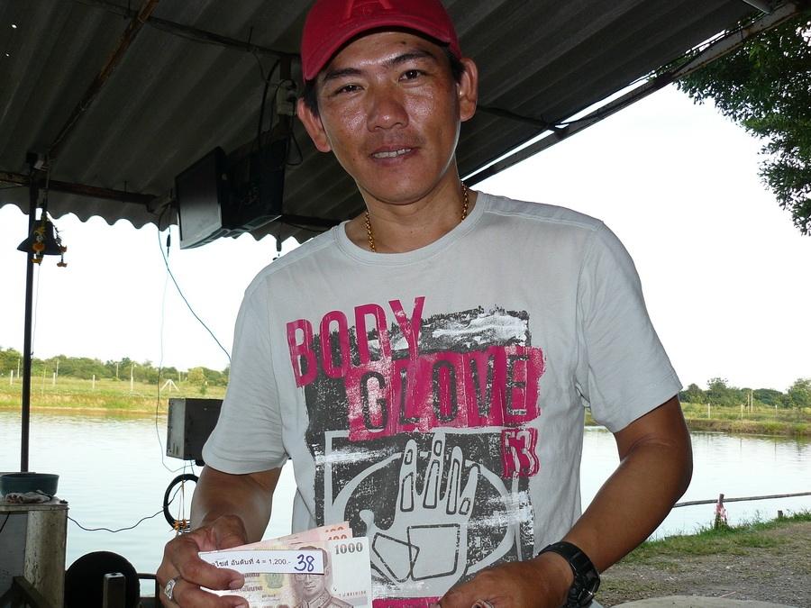  :cheer: :cheer: :cheer: :cheer: :cheer: 

    ยินดีกับ พี่แมน เจ้าปลุก รับที่ 4 ปลาไซส์ หลังจากเอ
