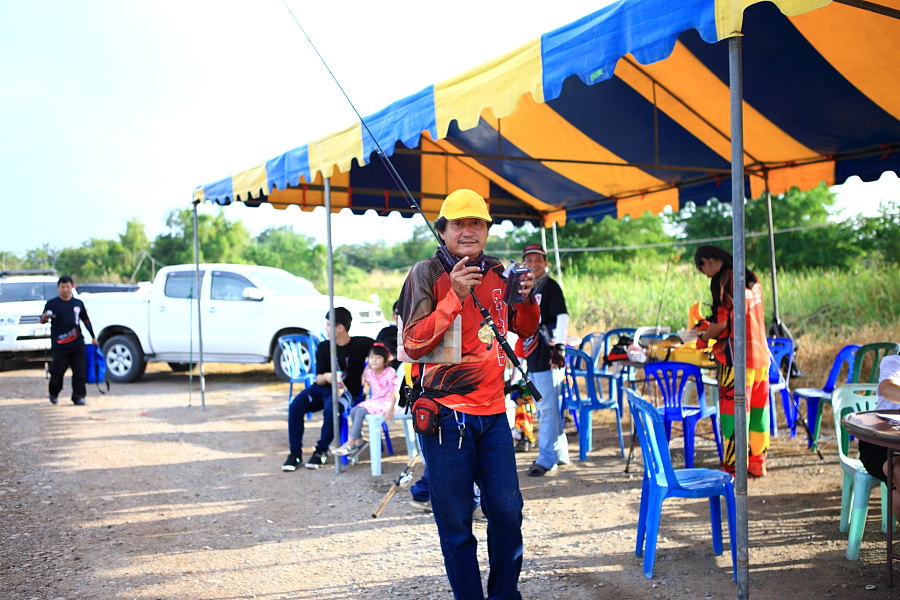 ท่าน สว.จุ่นก็มาแล้วววววว ธรรมดาจะมาสายตลอดแต่วันนี้ไหงมาแต่หัวรุ่งซะ คริๆ กร๊ากกกกกกกกกกกกกกกกกกกกก
