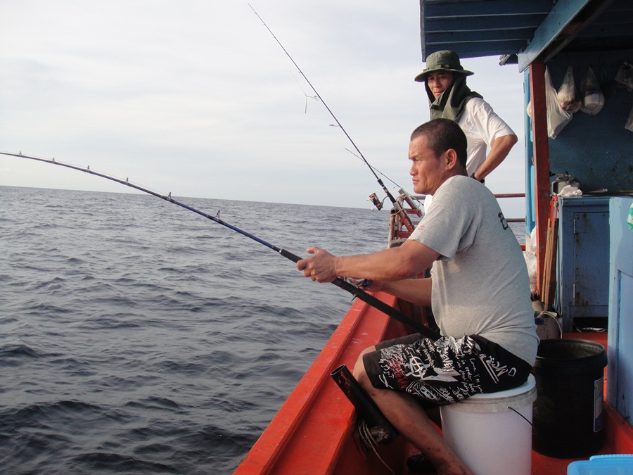      ท้ายเรือก็โดน...นาทีทองจริงๆ... :cheer:      :cheer:      :cheer: