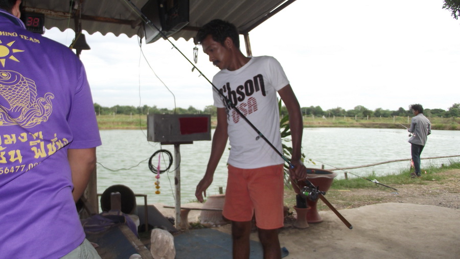 นิรัน เอาปลาใหญ่มาติดไว้ช่องนึง :cool: :cool: :cool: :cool: