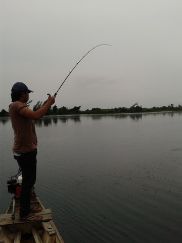  [center]แป๊ปเดียวหันอีกที ท้ายเรืออัดแล้วว [/center]