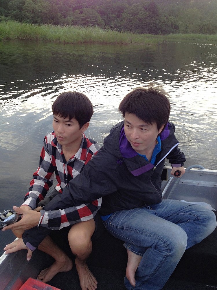 เอาเรือลงครับพี่เอกับเจ้าโน๊ต

 :laughing: