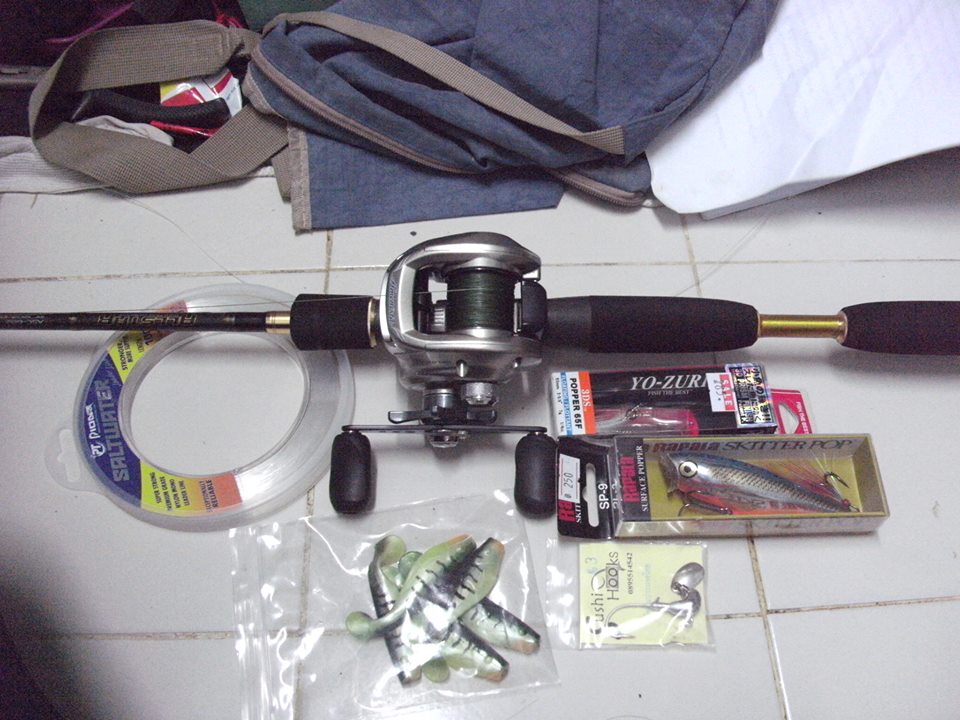 ผมเน้นถูกๆ คุณภาพดีครับ ยังเรียนไม่จบ
เลยมีแค่นี้ คันก็ Acadia Allstar 
ส่วนรอก Shimano Amenista 
