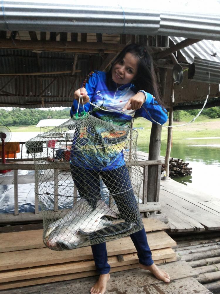 สดใส