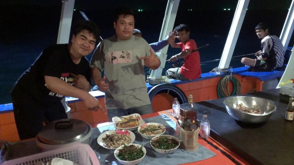 เฮอะ... ไม่ตกแล้ว... งอล... น้ำแรงด้วย ไปหาข้าวกินดีกว่า ^^ 