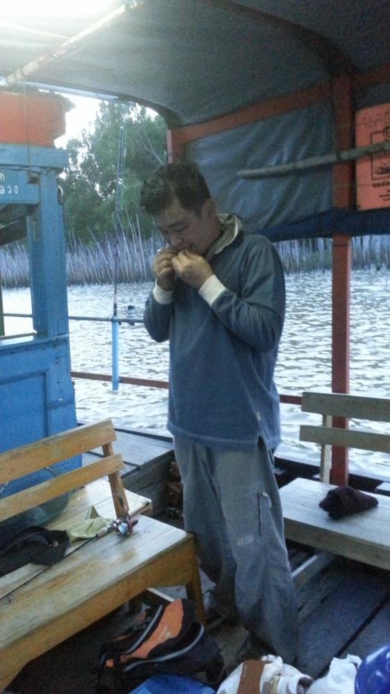 คนนี้ ทางหลวง แต่วันนี้ ทางน้ำครับไม่เหมือนกันนะ ( ฉายา เข้าปาก ออกตรูด ) :laughing: