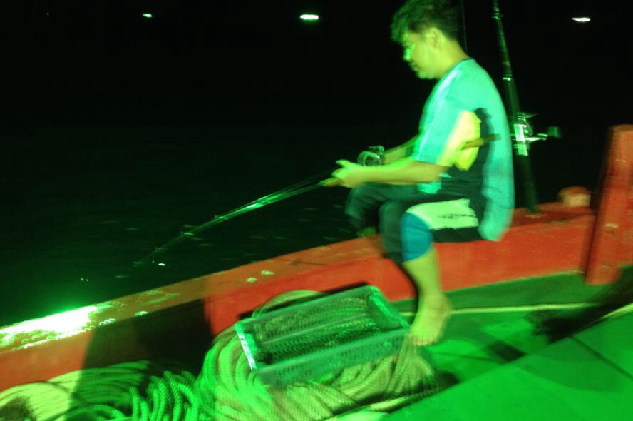 น้าทูลทนไม่ไหวฝนเบา ออกมาตกหมึกลุยฝนก่อนใครเลย :laughing: