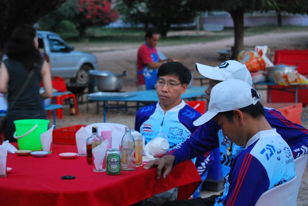 
มาโต๊ะแรก...กำ...55555555555 :laughing: :laughing: :laughing: :laughing:
