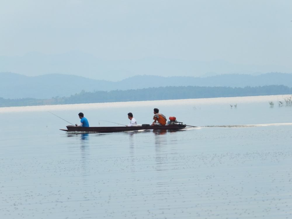 เรืออีกลำตามกันมาเรื่อยๆ