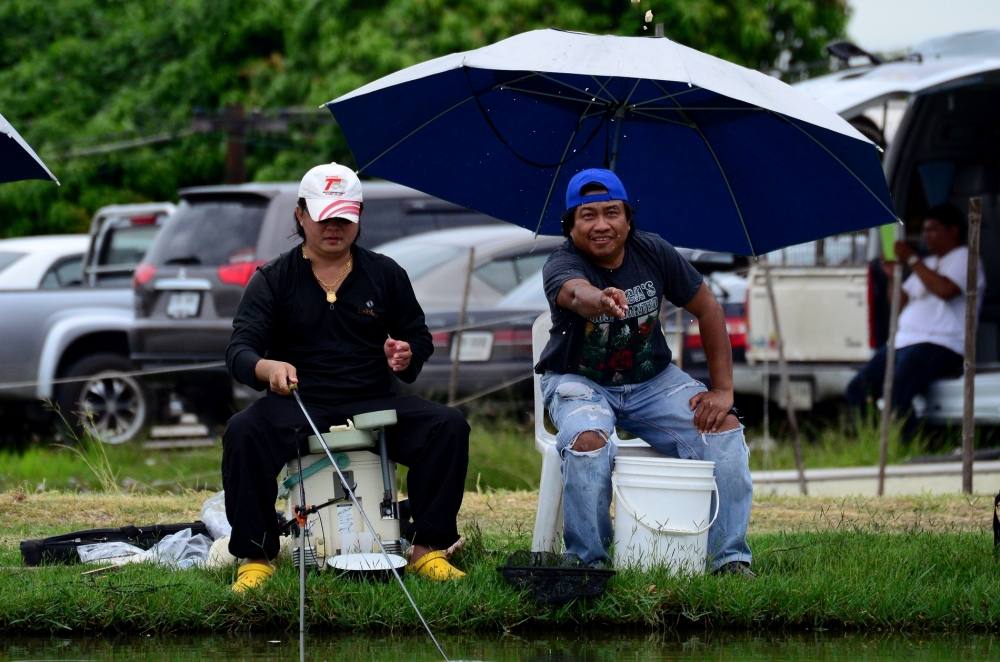  เหยื่อลงน้ำปุ๊บ โยนเหยื่ออ่อยปั๊บ:laughing: