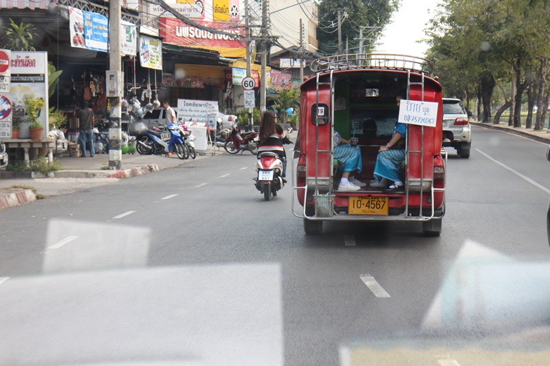 อ่อขายรถสองแถวนึกว่าขายเด็กในรถ  กำ :laughing: :laughing: :laughing: