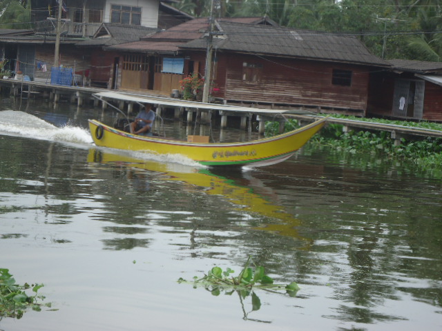 เรือก็มากคราบวิ่งตลอดเลย :grin: :grin: :grin: :laughing: :laughing: :laughing:
