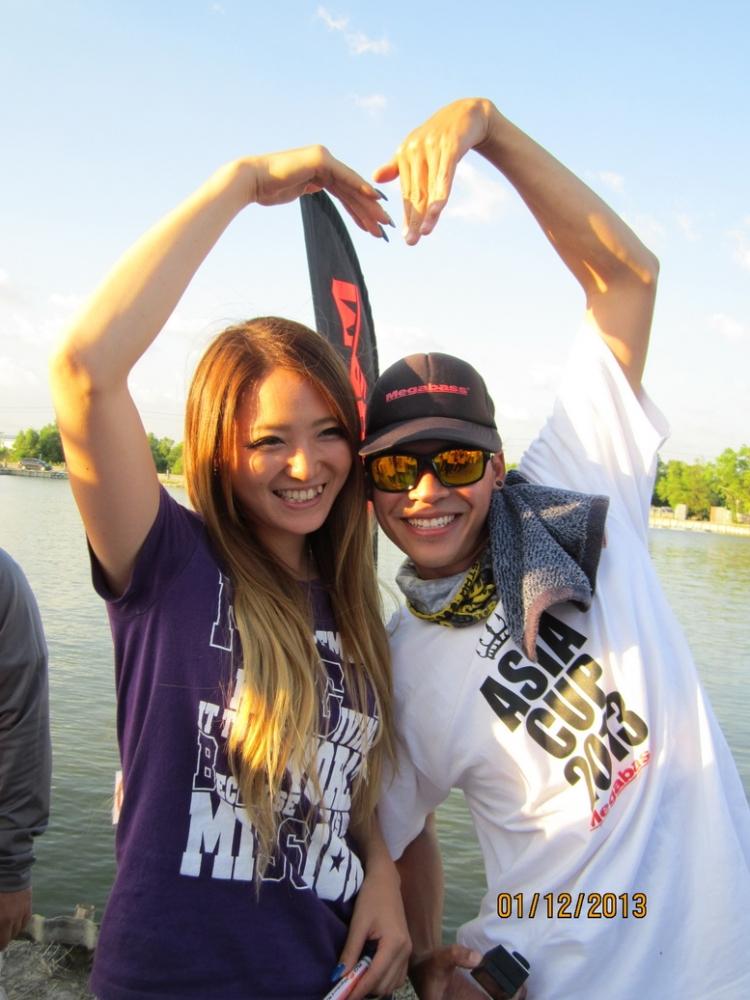 โปรสาว น้อง เซียน่า Megabass ASIA CUP  2013 
 :love: