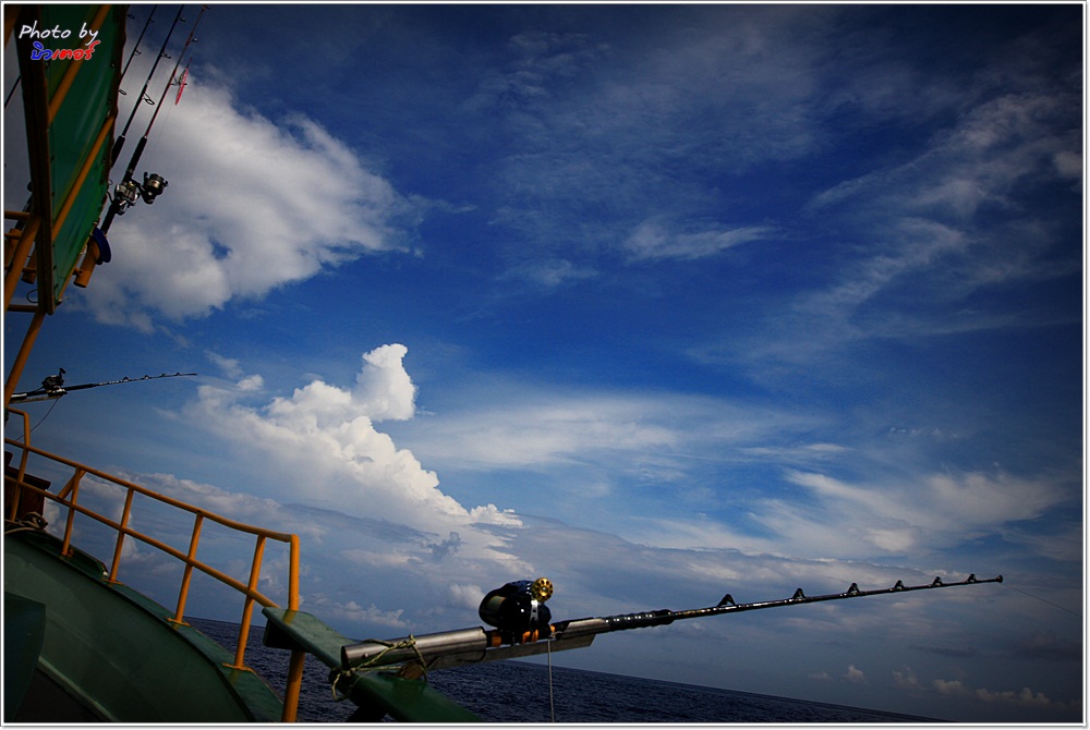  [b]6.30 น. เช้าวันใหม่ 

เรือออกจากหมาย ดอน-กระมง มุ่งหน้าสู่ไหล่ทวีปทันที จะไปหาของดำ ของใหญ่  
