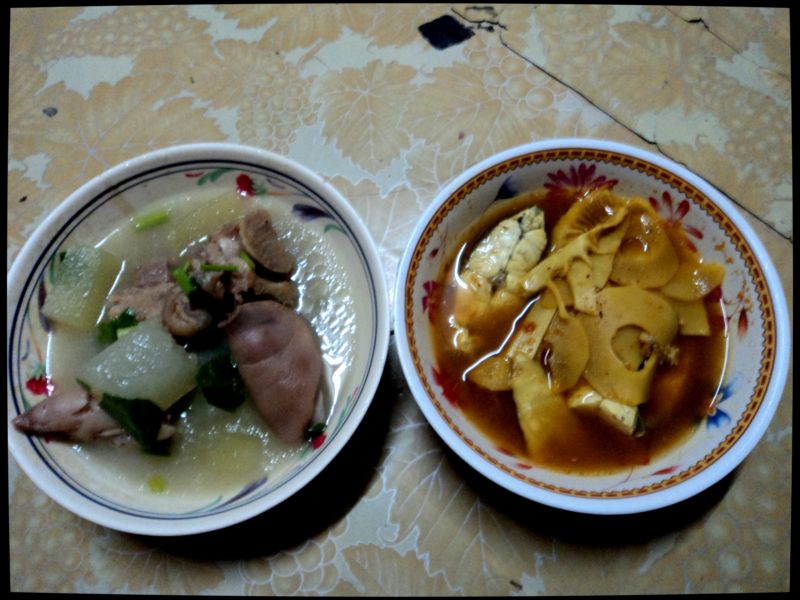 แม้พอดีวันนี้เมนูแกงส้มปลากะพงผมได้ปะทะต้มอุ้งติงหมูของแม่ผมเลยอร่อย สวดดดดด ยอดดดดดไปเลย :laughing: